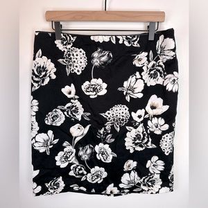 WHITE HOUSE BLACK MARKET Black & White Floral Skirt | Size 12